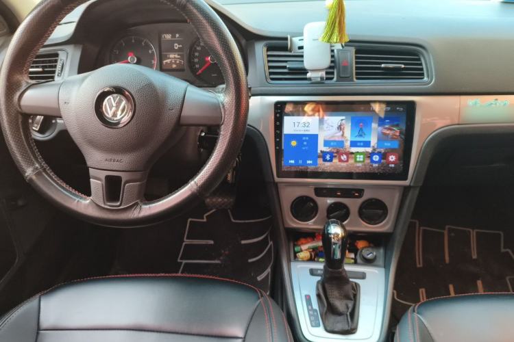 Used Volkswagen Lavida 2013 Revised Classic 1.6L Automatic Fashion Edition Center Console
