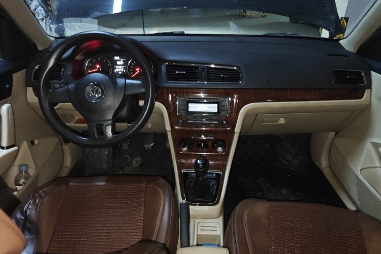 Used Volkswagen Lavida 2013 Restyled Classic 1.6L Manual Comfort Edition Center Console