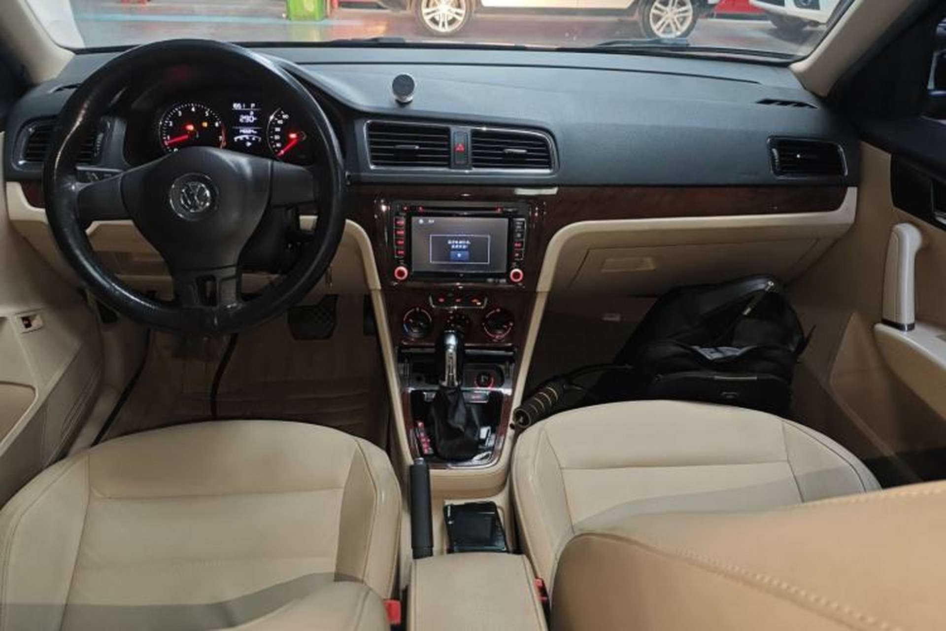 Used Volkswagen Lavida 2013 Revised Version 1.4 TSI DSG Comfort Edition Center Console