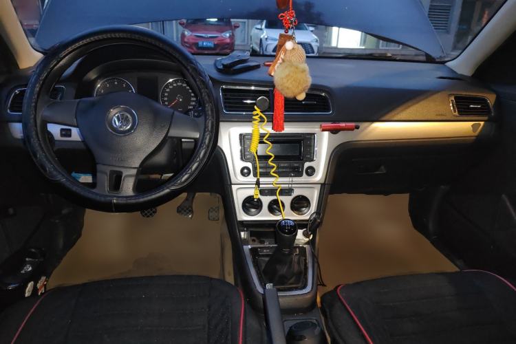 Used Volkswagen Lavida 2013 Restyled Classic 1.6L Manual Comfort Edition Center Console