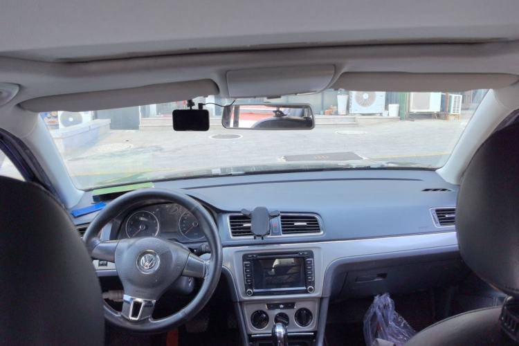 Used Volkswagen Lavida 2013 Restyled Classic 1.6L Automatic Comfort Edition Center Console
