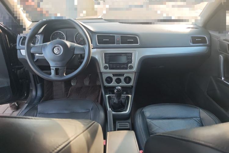 Used Volkswagen Lavida 2013 Restyled Classic 1.6L Manual Comfort Edition Center Console