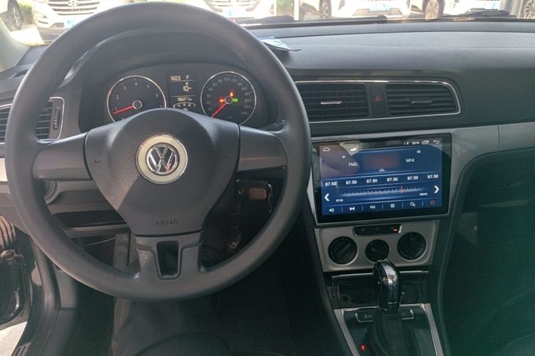 Used Volkswagen Lavida 2013 Revised Version 1.4 TSI DSG Comfort Edition Center Console