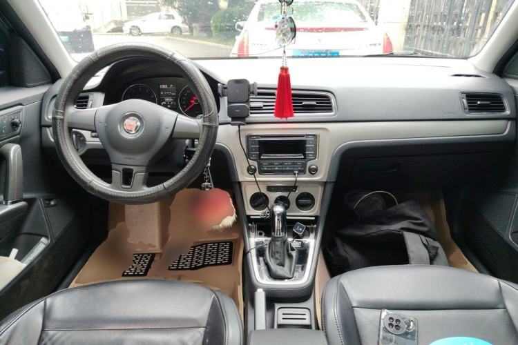 Used Volkswagen Lavida 2013 Restyled Classic 1.6L Automatic Comfort Edition Center Console