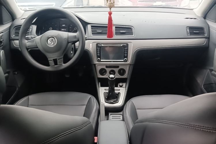 Used Volkswagen Lavida 2013 1.6L Manual Fashion Edition Center Console