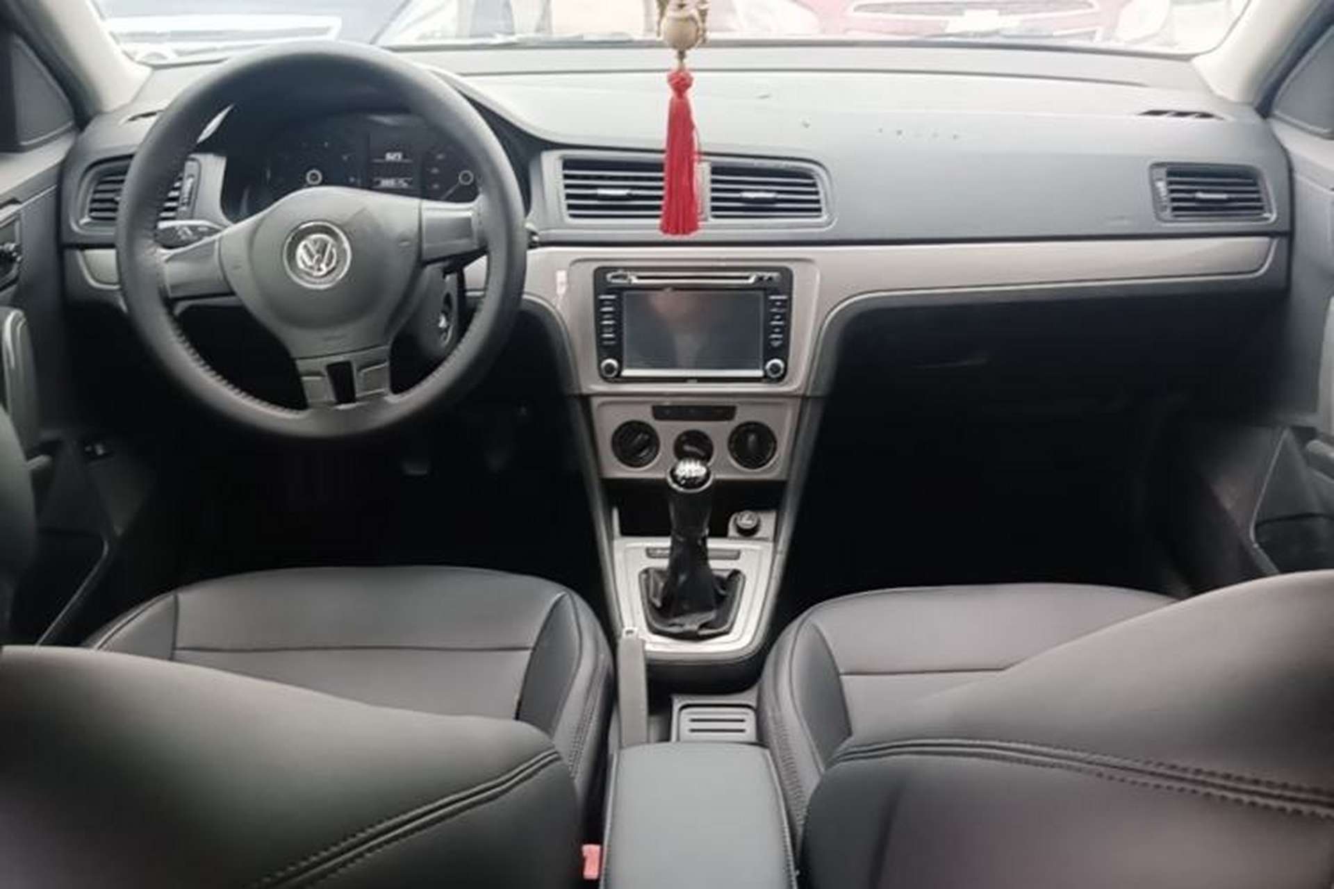 Used Volkswagen Lavida 2013 1.6L Manual Fashion Edition Center Console