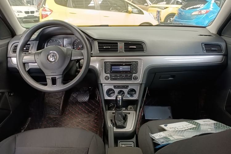Used Volkswagen Lavida 2013 Revised Classic 1.6L Automatic Fashion Edition Center Console