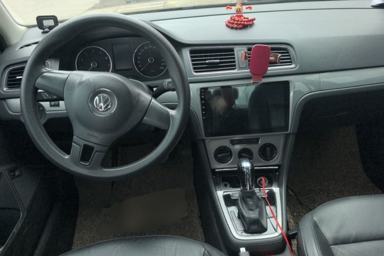 Used Volkswagen Lavida 2013 Restyled Classic 1.6L Automatic Comfort Edition Center Console