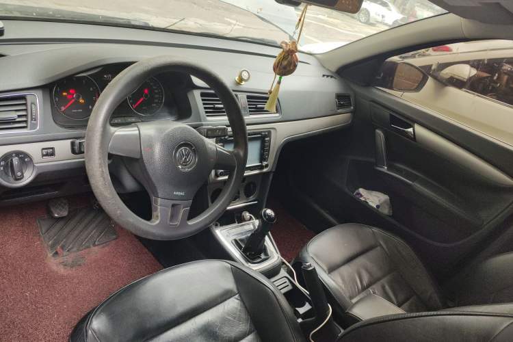 Used Volkswagen Lavida 2013 Restyled Classic 1.6L Manual Comfort Edition Center Console