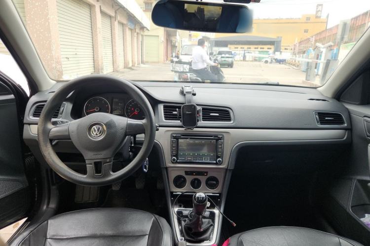 Used Volkswagen Lavida 2013 1.4TSI Manual Comfort Edition Center Console