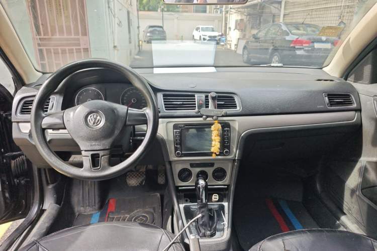 Used Volkswagen Lavida 2013 1.4TSI DSG Comfort Edition Center Console