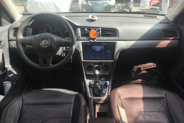 Used Volkswagen Lavida 2013 Restyled Classic 1.6L Automatic Comfort Edition Center Console