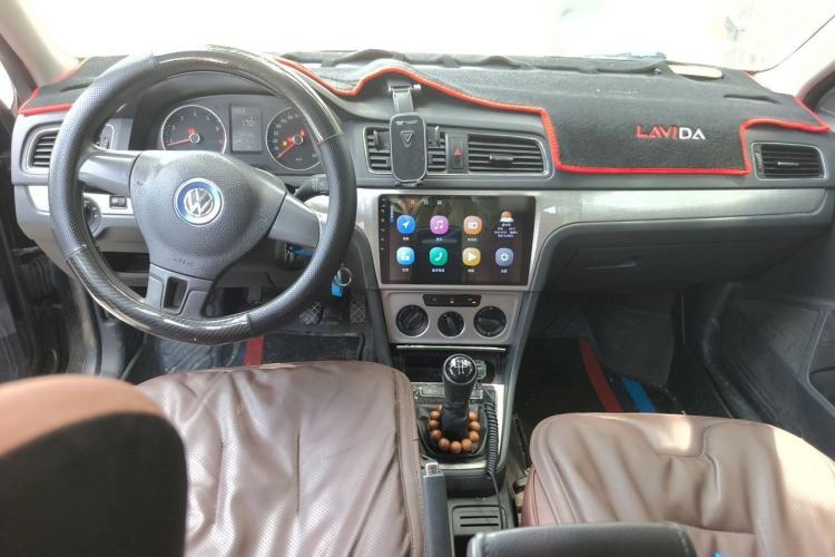 Used Volkswagen Lavida 2013 1.6L Manual Comfort Edition Center Console