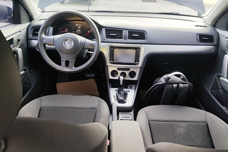 Used Volkswagen Lavida 2013 Revised Classic 1.6L Automatic Fashion Edition Center Console