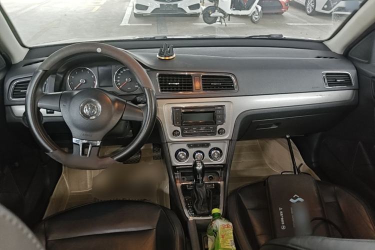 Used Volkswagen Lavida 2013 Restyled Classic 1.6L Automatic Comfort Edition Center Console