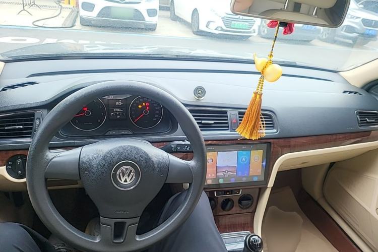 Used Volkswagen Lavida 2013 Revised Version 1.4 TSI Manual Comfort Edition Center Console