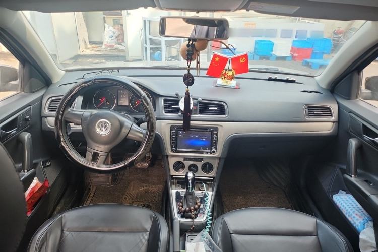 Used Volkswagen Lavida 2013 Restyled Classic 1.6L Automatic Comfort Edition Center Console