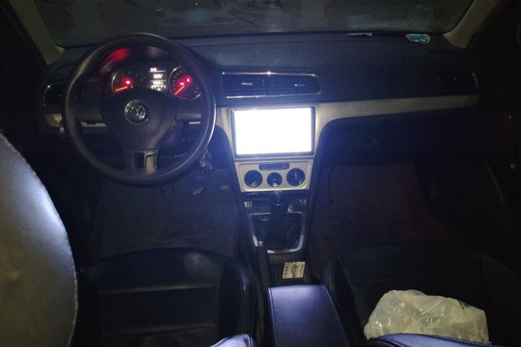 Used Volkswagen Lavida 2013 1.6L Manual Comfort Edition Center Console