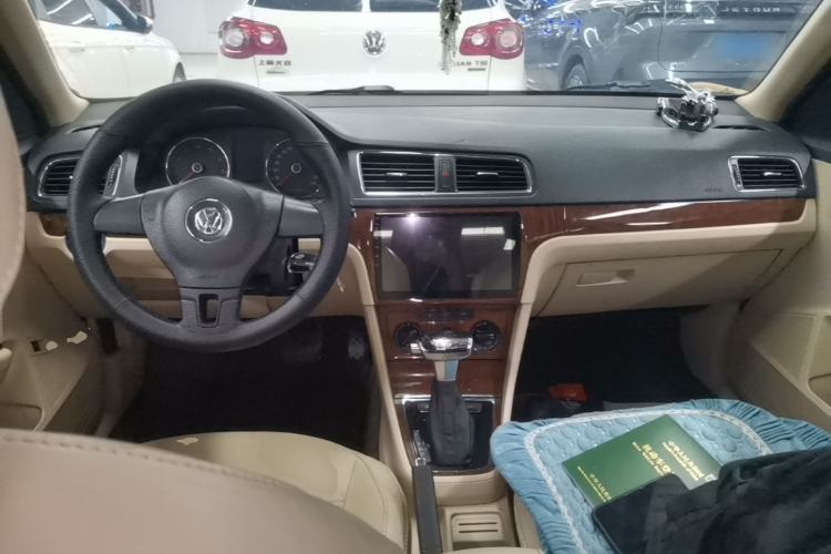 Used Volkswagen Lavida 2013 Revised Version 1.4 TSI DSG Comfort Edition Center Console