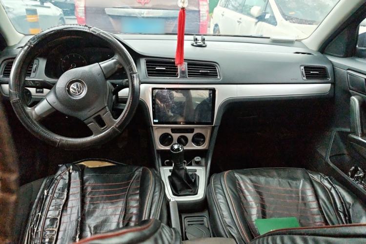 Used Volkswagen Lavida 2013 Revised Classic 1.6L Manual Fashion Edition Center Console