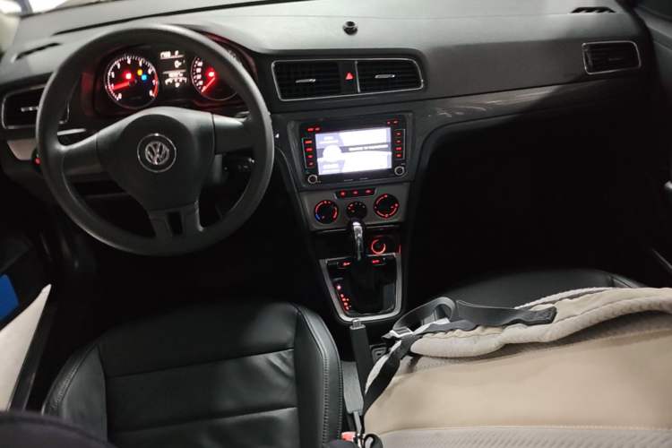 Used Volkswagen Lavida 2013 Restyled Classic 1.6L Automatic Comfort Edition Center Console