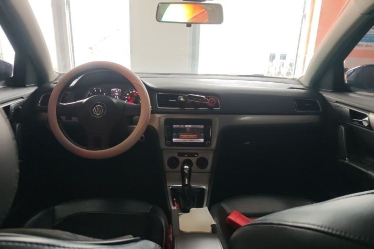 Used Volkswagen Lavida 2013 1.6L Automatic Comfort Edition Center Console