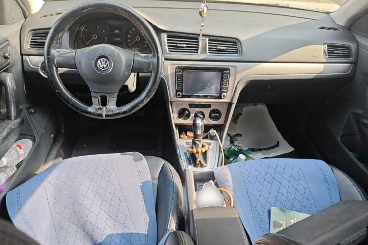 Used Volkswagen Lavida 2013 1.6L Automatic Fashion Edition Center Console