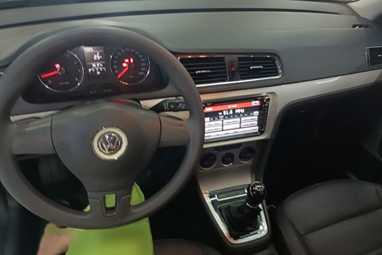 Used Volkswagen Lavida 2013 Restyled Classic 1.6L Manual Comfort Edition Center Console