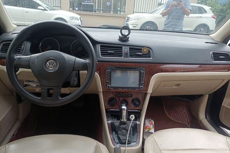 Used Volkswagen Lavida 2013 Revised Version 1.4 TSI DSG Comfort Edition Center Console