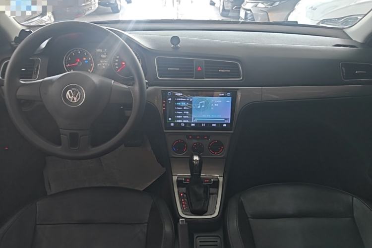 Used Volkswagen Lavida 2013 Restyled Classic 1.6L Automatic Comfort Edition Center Console