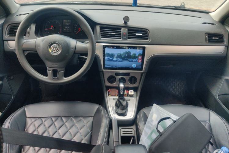 Used Volkswagen Lavida 2013 Revised Classic 1.6L Automatic Fashion Edition Center Console