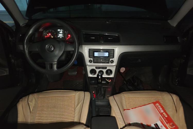 Used Volkswagen Lavida 2013 Revised Classic 1.6L Automatic Fashion Edition Center Console