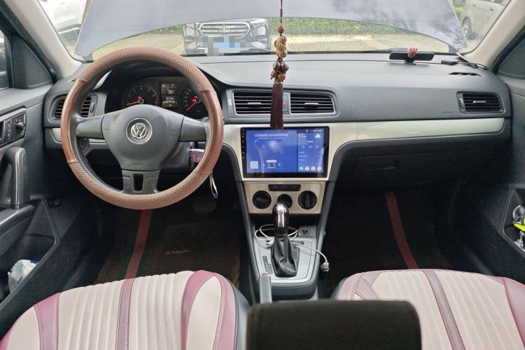Used Volkswagen Lavida 2013 Revised Classic 1.6L Automatic Fashion Edition Center Console