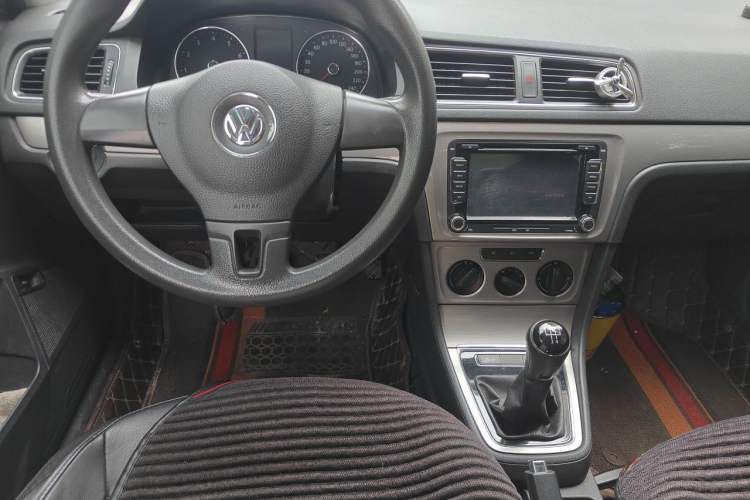 Used Volkswagen Lavida 2013 Restyled Classic 1.6L Manual Comfort Edition Center Console
