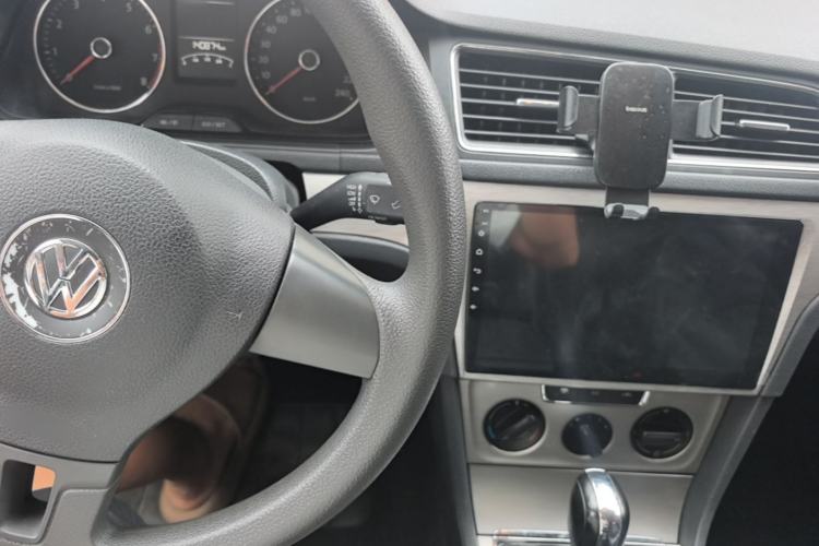 Used Volkswagen Lavida 2013 Restyled Classic 1.6L Automatic Comfort Edition Center Console
