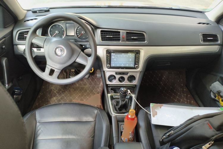 Used Volkswagen Lavida 2013 Restyled Classic 1.6L Manual Comfort Edition Center Console