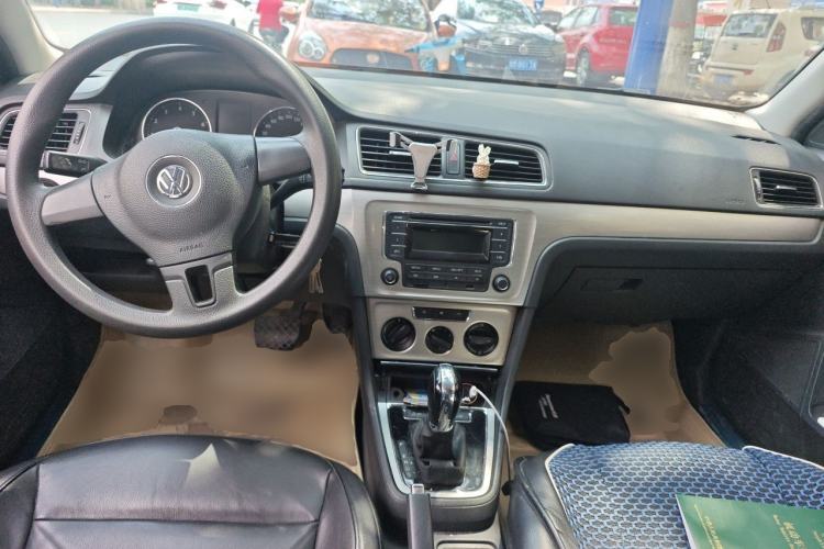 Used Volkswagen Lavida 2013 Restyled Classic 1.6L Automatic Comfort Edition Center Console