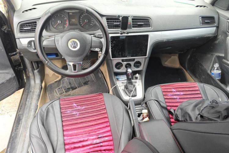 Used Volkswagen Lavida 2013 Revised Classic 1.6L Automatic Fashion Edition Center Console