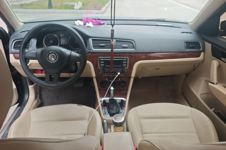 Used Volkswagen Lavida 2013 Restyled Classic 1.6L Automatic Comfort Edition Center Console