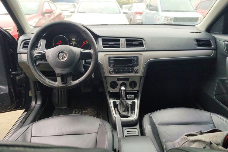 Used Volkswagen Lavida 2013 Restyled Classic 1.6L Automatic Comfort Edition Center Console