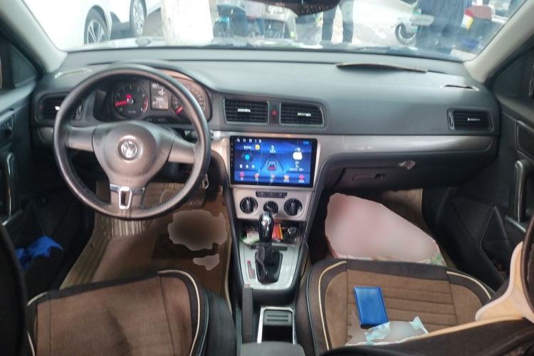 Used Volkswagen Lavida 2013 Revised Classic 1.6L Automatic Fashion Edition Center Console