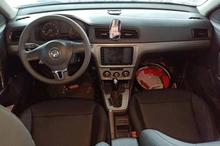 Used Volkswagen Lavida 2013 Revised Classic 1.6L Automatic Fashion Edition Center Console