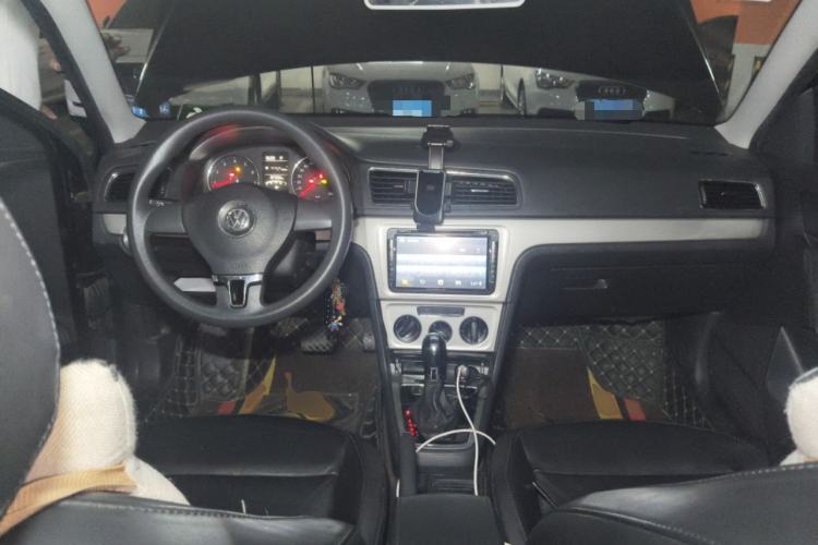 Used Volkswagen Lavida 2013 Restyled Classic 1.6L Automatic Comfort Edition Center Console