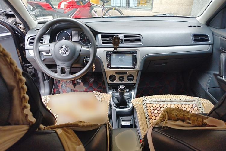 Used Volkswagen Lavida 2013 1.4TSI Manual Comfort Edition Center Console