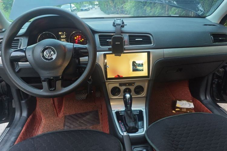 Used Volkswagen Lavida 2013 Restyled Classic 1.6L Automatic Comfort Edition Center Console