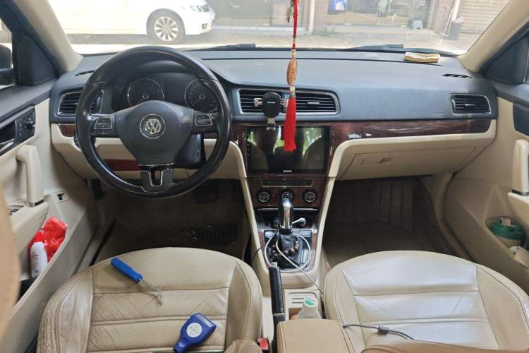 Used Volkswagen Lavida 2013 1.4TSI DSG Comfort Edition Center Console