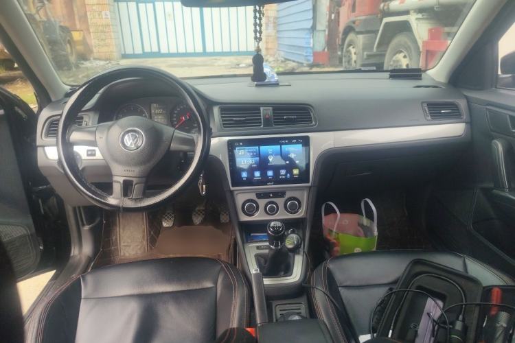 Used Volkswagen Lavida 2013 Revised Classic 1.6L Manual Fashion Edition Center Console