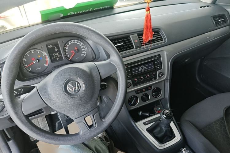 Used Volkswagen Lavida 2013 Revised Classic 1.6L Manual Fashion Edition Center Console