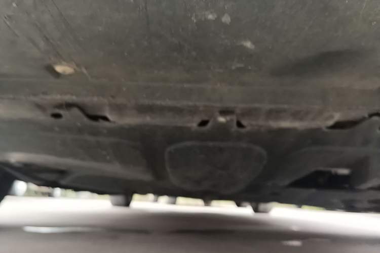 Used Volkswagen Lavida 2013 1.6L Manual Fashion Edition Chassis Front