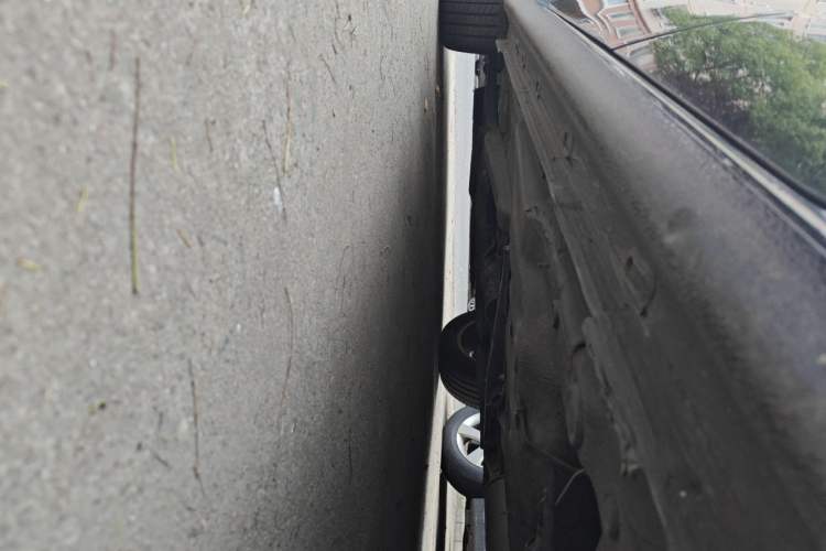 Used Volkswagen Lavida 2013 1.6L Manual Comfort Edition Chassis Rear Left